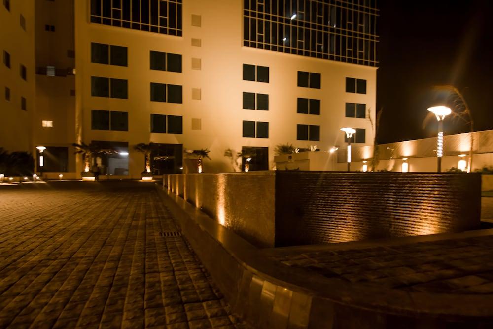 Lemon Tree Hotel, Sector 60, Gurugram Gurgaon Exterior photo