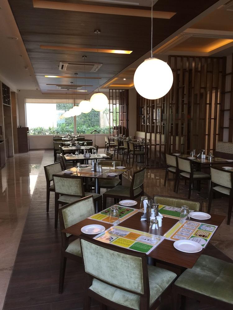 Lemon Tree Hotel, Sector 60, Gurugram Gurgaon Exterior photo