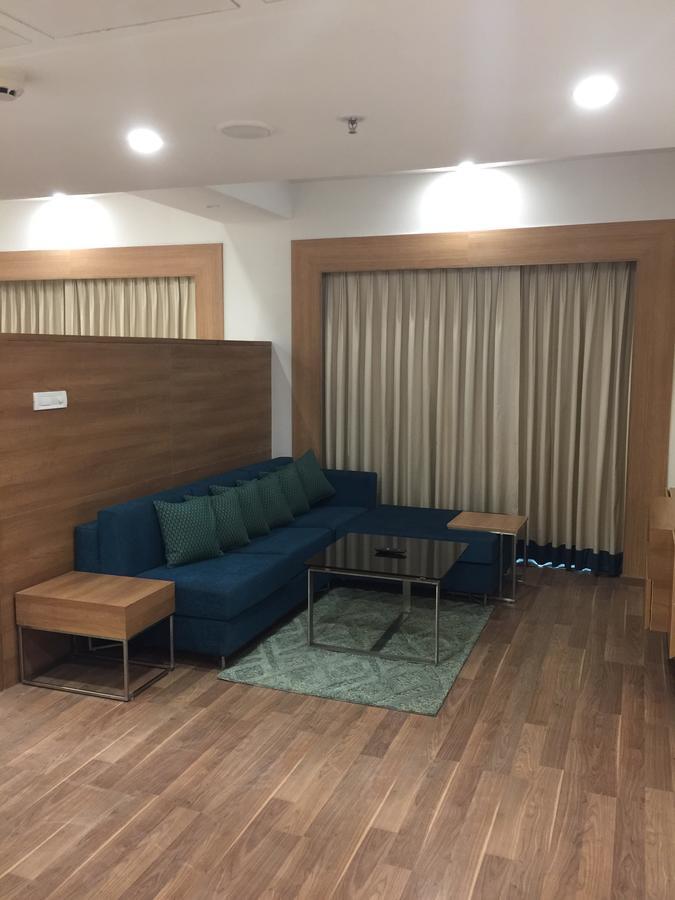 Lemon Tree Hotel, Sector 60, Gurugram Gurgaon Exterior photo